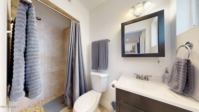 6846 E PINCHOT Avenue, Scottsdale, AZ 85251