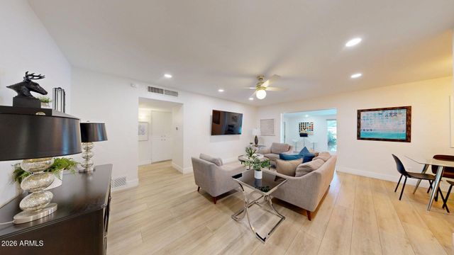 6846 E PINCHOT Avenue, Scottsdale, AZ 85251