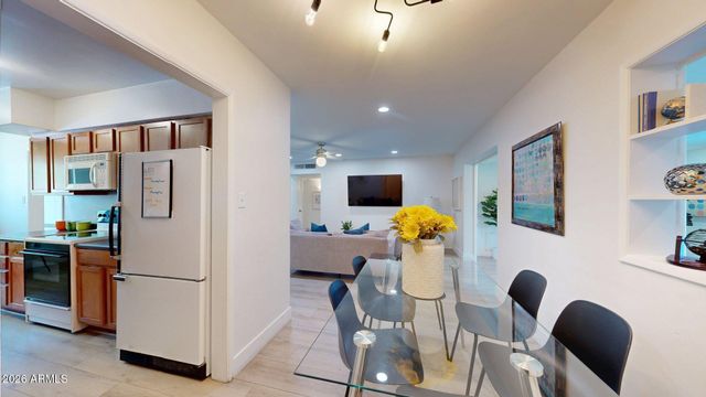 6846 E PINCHOT Avenue, Scottsdale, AZ 85251