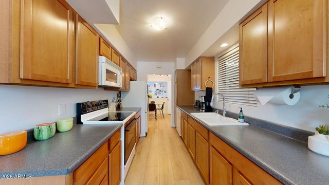6846 E PINCHOT Avenue, Scottsdale, AZ 85251