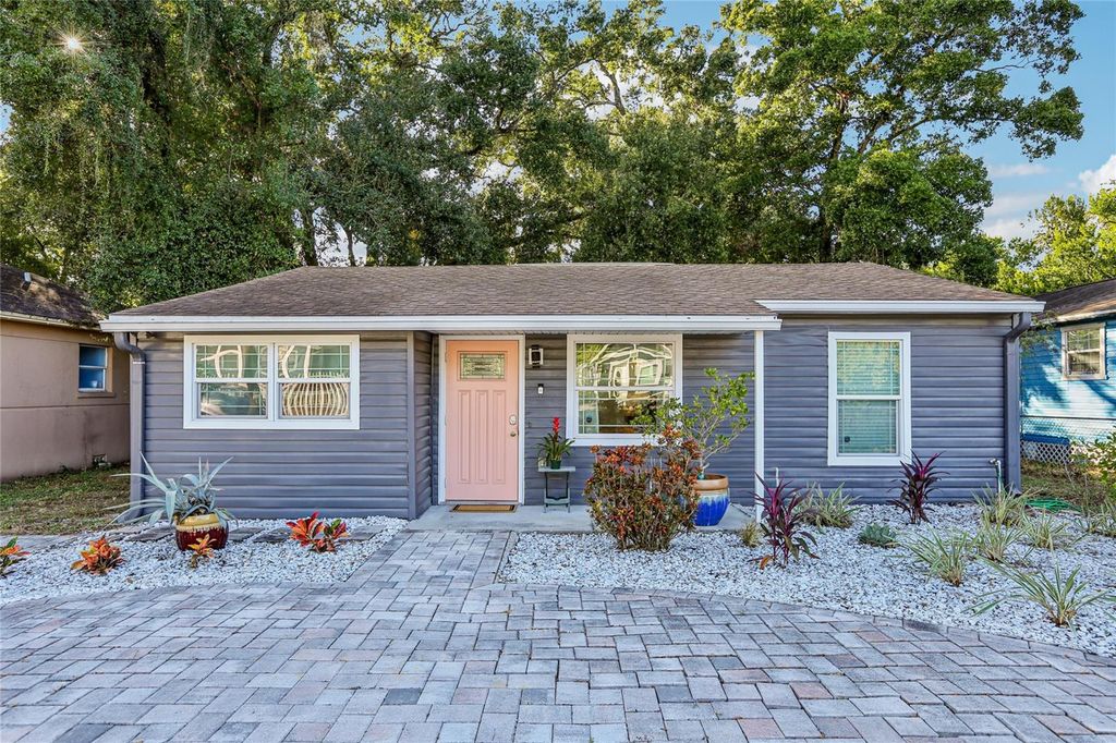 Image 2 of property listing at 4104 N SEMINOLE AVENUE, Tampa, FL 33603