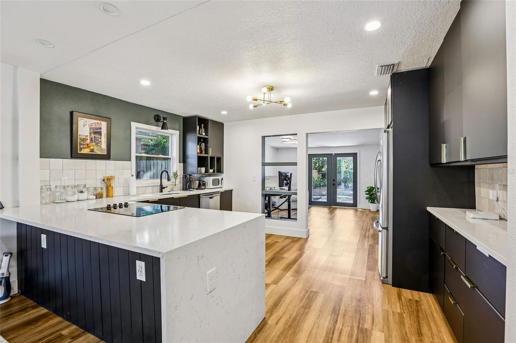 Image 14 of property listing at 4104 N SEMINOLE AVENUE, Tampa, FL 33603