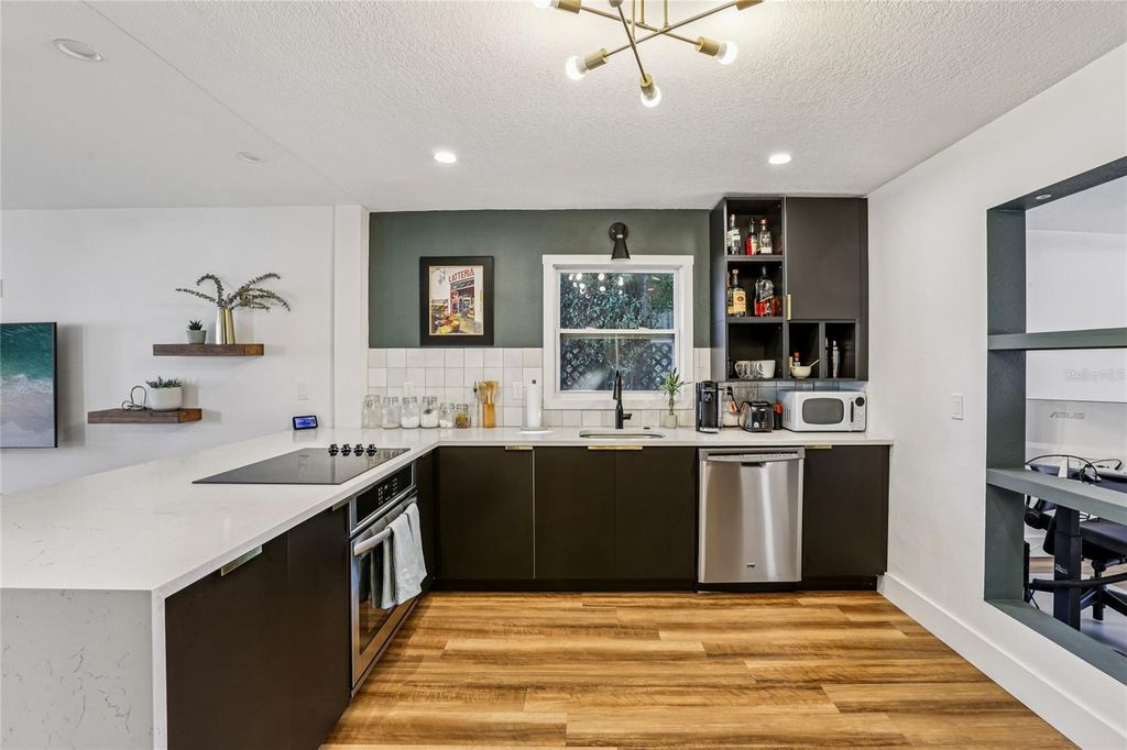 Image 15 of property listing at 4104 N SEMINOLE AVENUE, Tampa, FL 33603