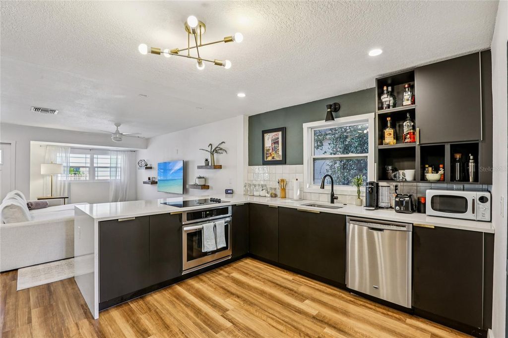 Image 16 of property listing at 4104 N SEMINOLE AVENUE, Tampa, FL 33603