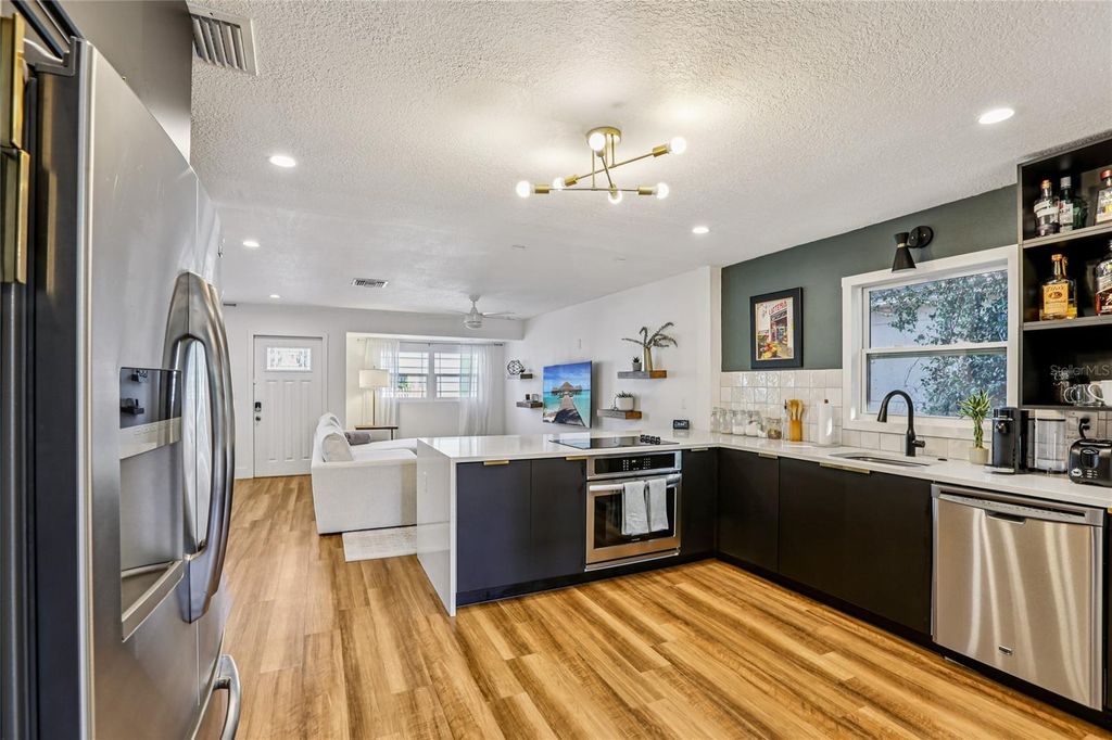 Image 17 of property listing at 4104 N SEMINOLE AVENUE, Tampa, FL 33603