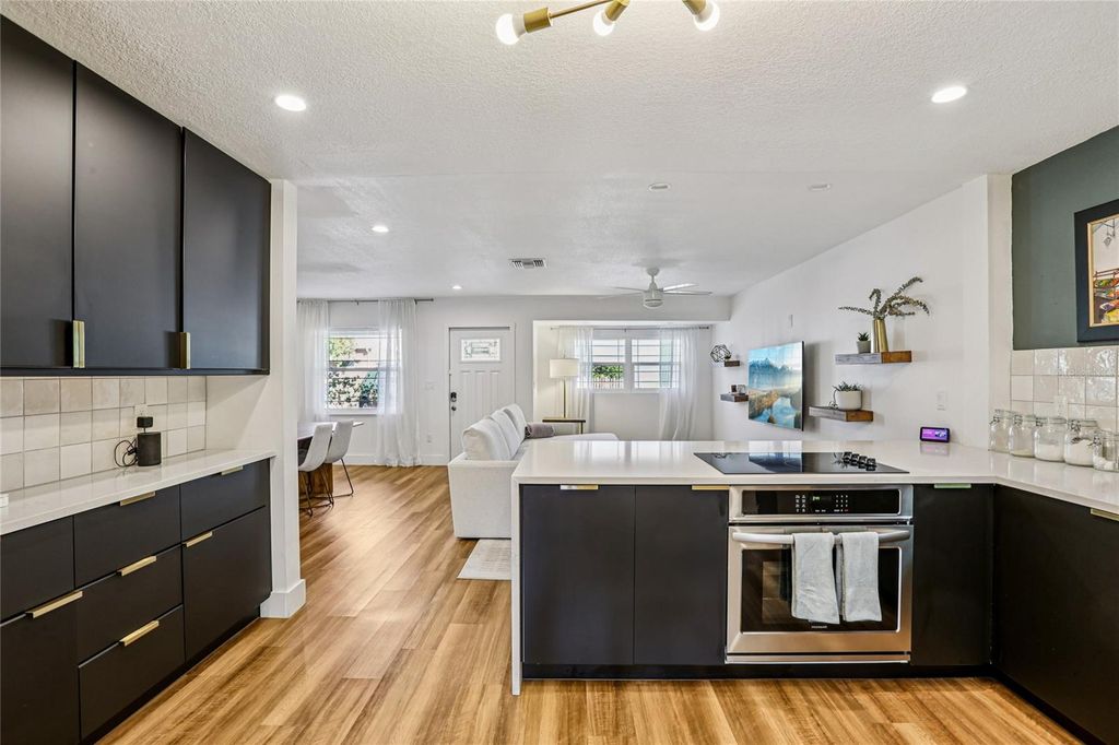 Image 18 of property listing at 4104 N SEMINOLE AVENUE, Tampa, FL 33603