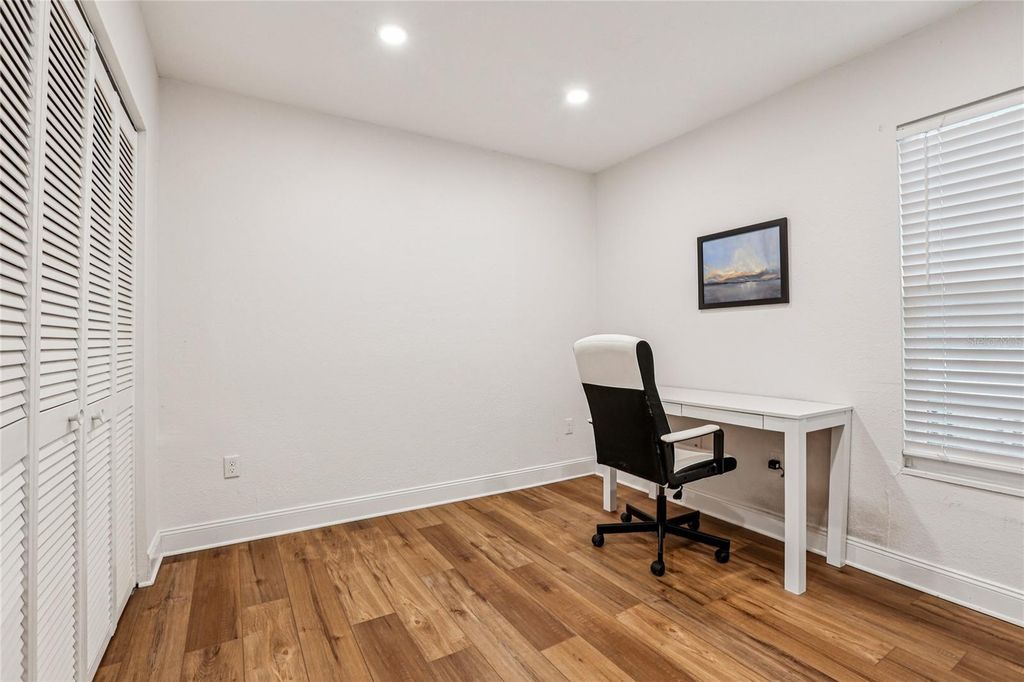 Image 20 of property listing at 4104 N SEMINOLE AVENUE, Tampa, FL 33603