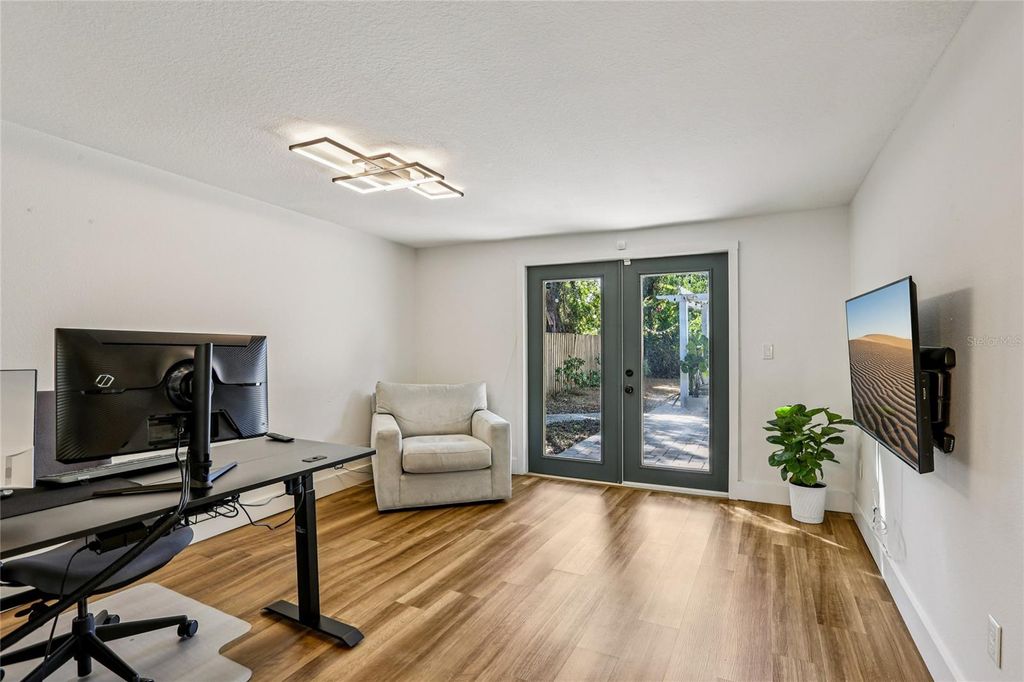 Image 22 of property listing at 4104 N SEMINOLE AVENUE, Tampa, FL 33603