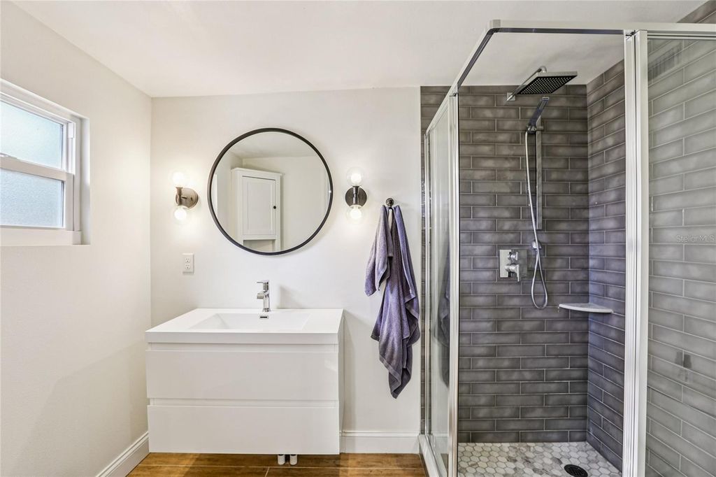 Image 28 of property listing at 4104 N SEMINOLE AVENUE, Tampa, FL 33603