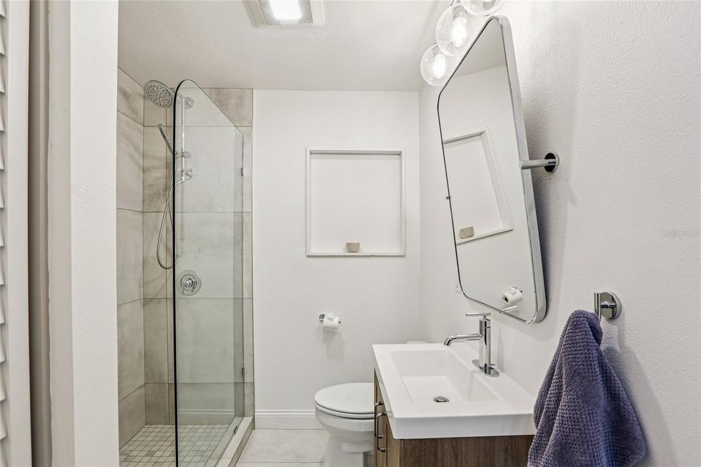 Image 30 of property listing at 4104 N SEMINOLE AVENUE, Tampa, FL 33603