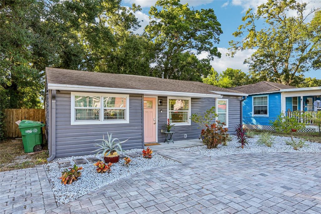 Image 4 of property listing at 4104 N SEMINOLE AVENUE, Tampa, FL 33603