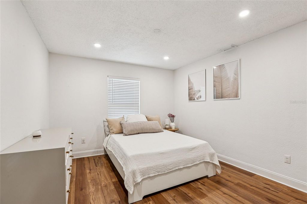 Image 32 of property listing at 4104 N SEMINOLE AVENUE, Tampa, FL 33603