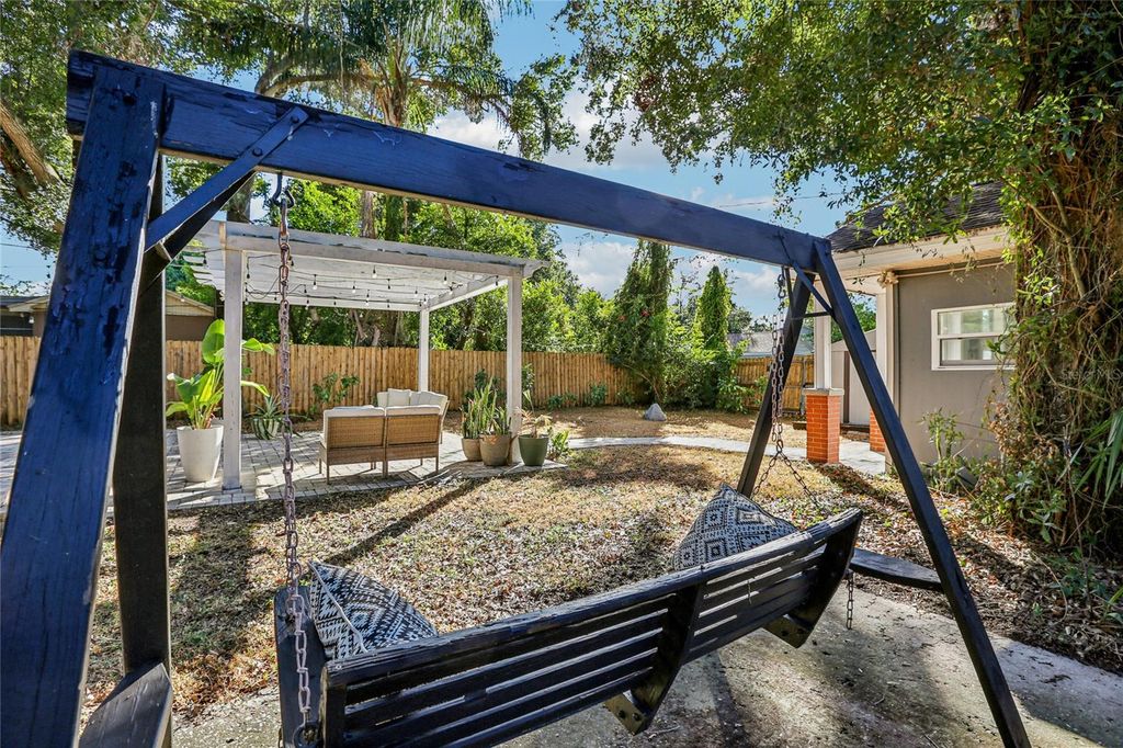 Image 36 of property listing at 4104 N SEMINOLE AVENUE, Tampa, FL 33603