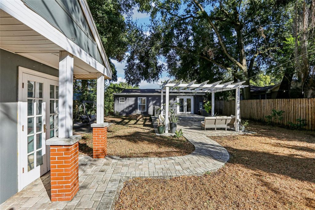Image 37 of property listing at 4104 N SEMINOLE AVENUE, Tampa, FL 33603