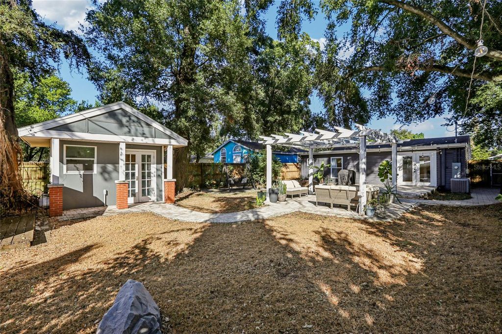 Image 38 of property listing at 4104 N SEMINOLE AVENUE, Tampa, FL 33603