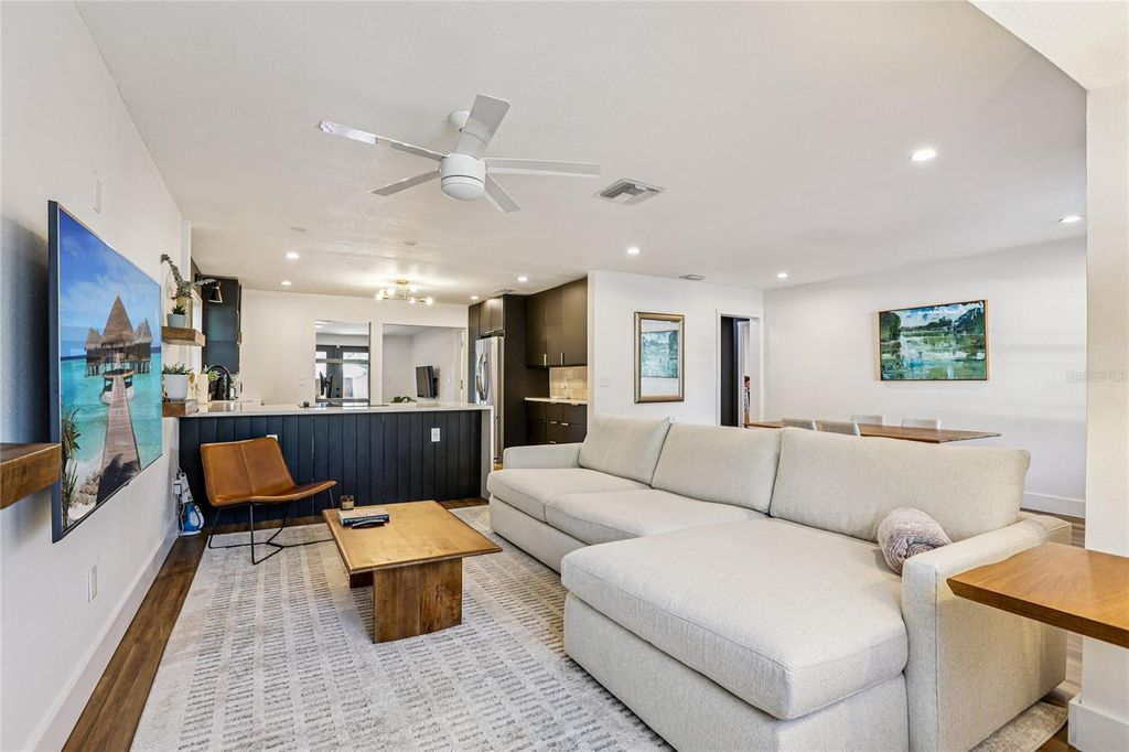 Image 10 of property listing at 4104 N SEMINOLE AVENUE, Tampa, FL 33603