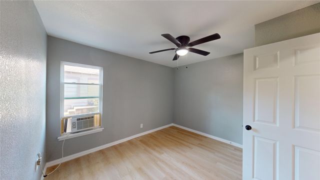 5729 Donnelly Avenue, Fort Worth, TX 76107