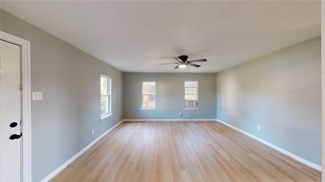 5729 Donnelly Avenue, Fort Worth, TX 76107