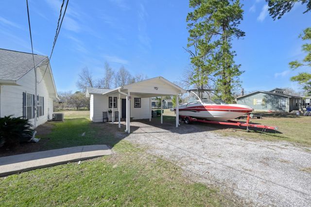 392 Timber Bay Drive, Trinity, TX 75862