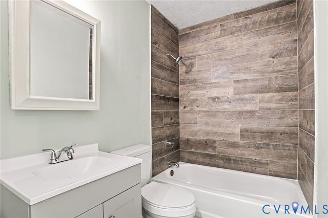 1291 Grapevine Rd, Sandston, VA 23150