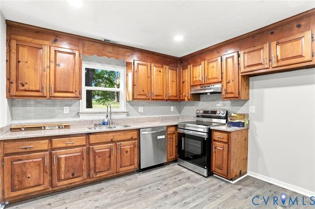 1291 Grapevine Rd, Sandston, VA 23150