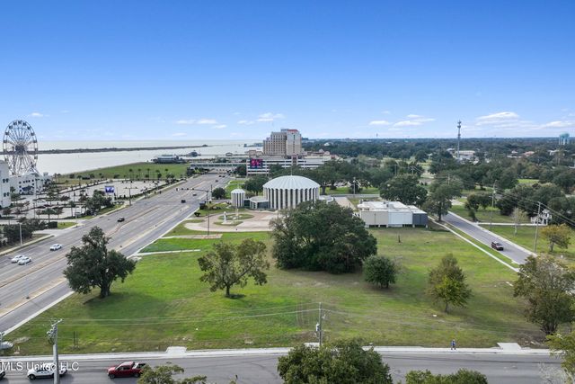 166 Beach Boulevard, Biloxi, MS 39530