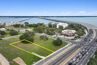 166 Beach Boulevard, Biloxi, MS 39530