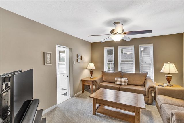 7661 Pennsylvania Ave, North Huntingdon, PA 15642