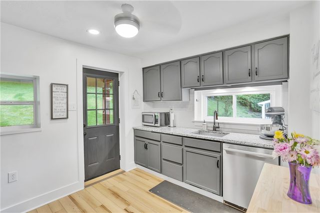 7661 Pennsylvania Ave, North Huntingdon, PA 15642