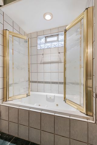 8525 S Euclid Avenue, Chicago, IL 60617