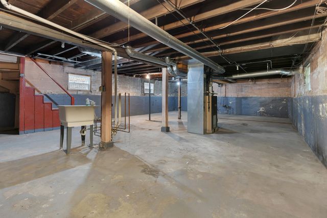8525 S Euclid Avenue, Chicago, IL 60617