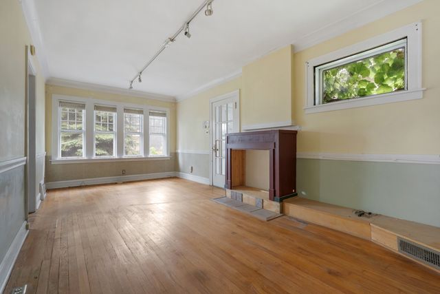 8525 S Euclid Avenue, Chicago, IL 60617