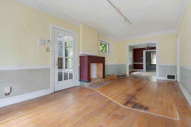 8525 S Euclid Avenue, Chicago, IL 60617