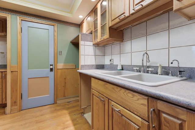 8525 S Euclid Avenue, Chicago, IL 60617