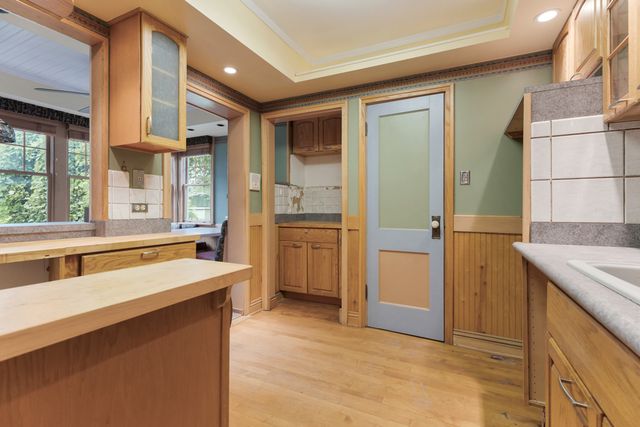 8525 S Euclid Avenue, Chicago, IL 60617