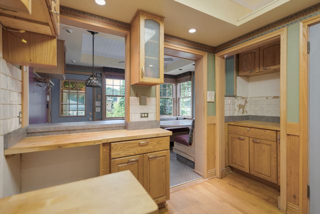 8525 S Euclid Avenue, Chicago, IL 60617