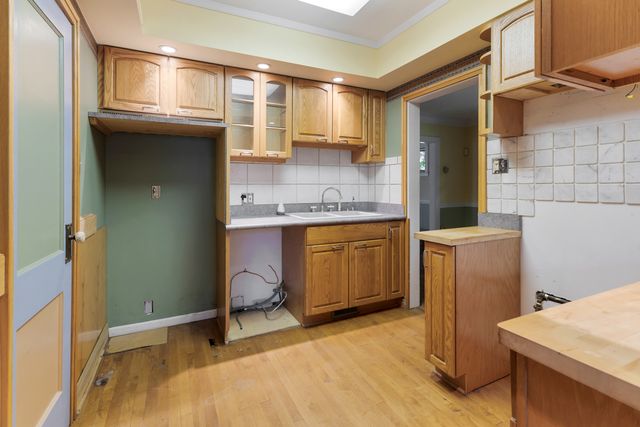 8525 S Euclid Avenue, Chicago, IL 60617