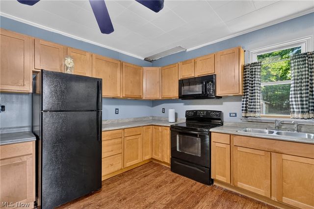 3227 Oaklawn Avenue SE, Warren, OH 44484