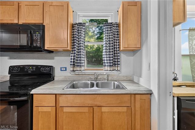 3227 Oaklawn Avenue SE, Warren, OH 44484