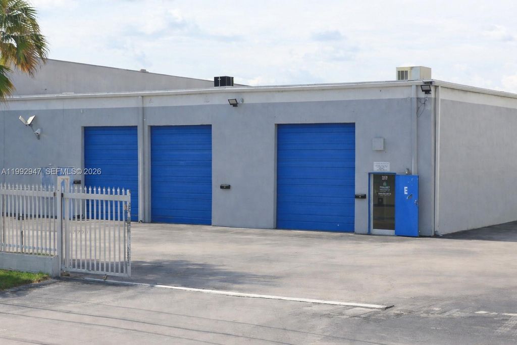 7215 NW 41st St B & C, Miami, FL 33166