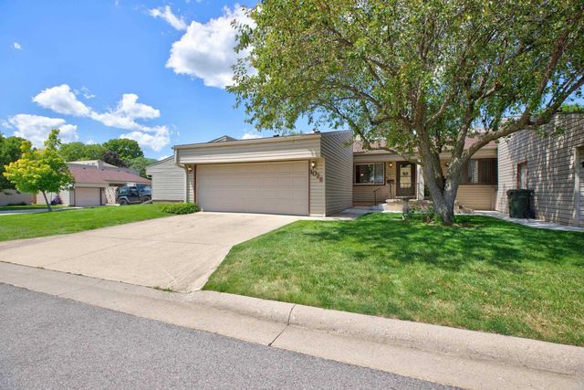 1026 Prairie Meadow Court, Waterloo, IA 50701