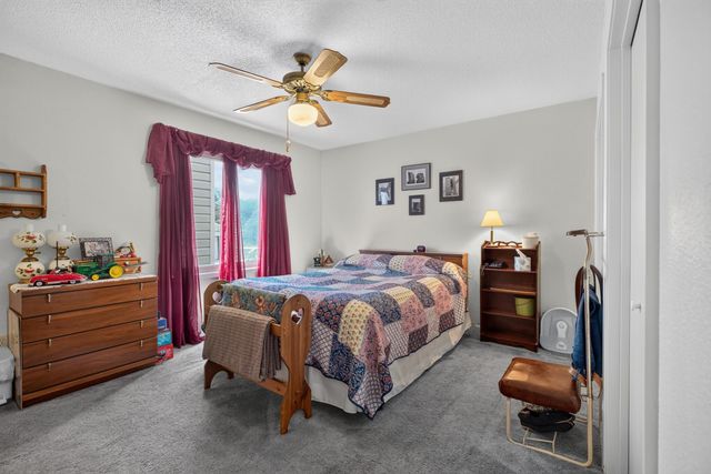 1026 Prairie Meadow Court, Waterloo, IA 50701