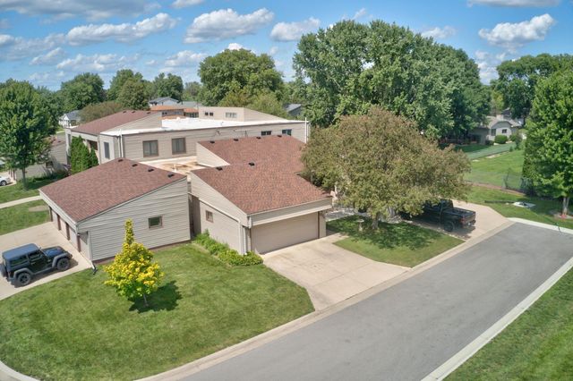 1026 Prairie Meadow Court, Waterloo, IA 50701