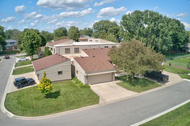 1026 Prairie Meadow Court, Waterloo, IA 50701