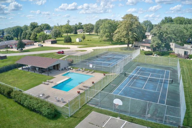 1026 Prairie Meadow Court, Waterloo, IA 50701