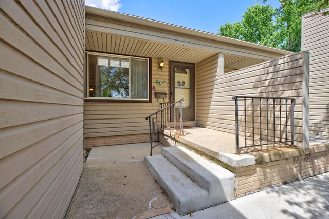 1026 Prairie Meadow Court, Waterloo, IA 50701
