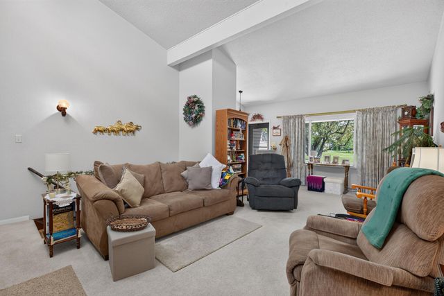 1026 Prairie Meadow Court, Waterloo, IA 50701