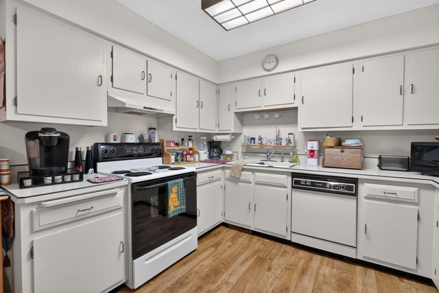 1026 Prairie Meadow Court, Waterloo, IA 50701