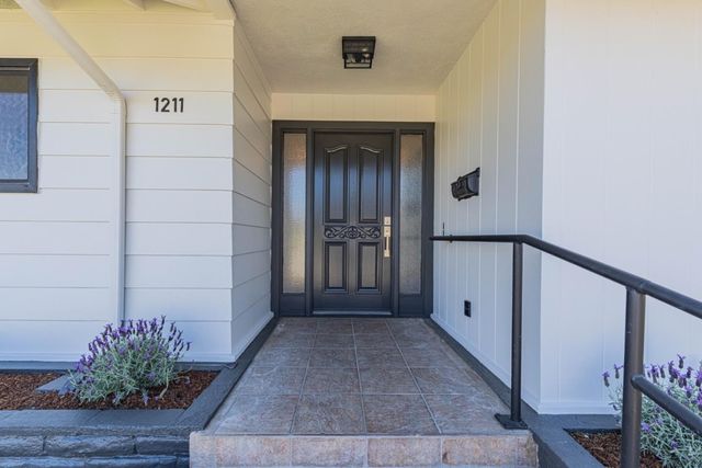 1211 Via Paraiso, Salinas, CA 93901