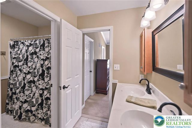 1283 Mohr Circle, Lower Macungie Twp, PA 18062